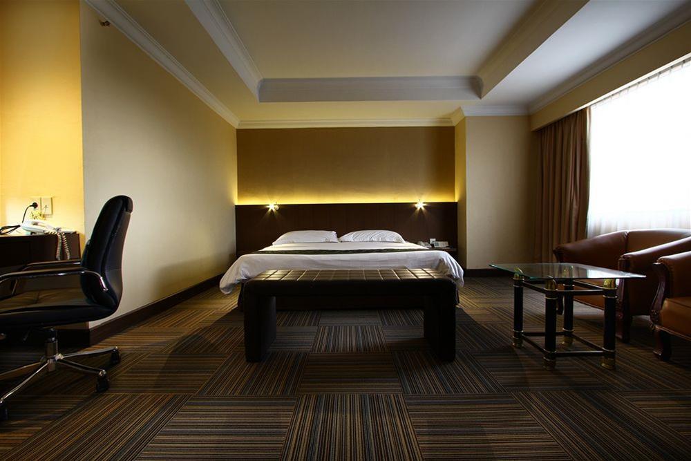 Aiho Hotel Medan Eksteriør billede
